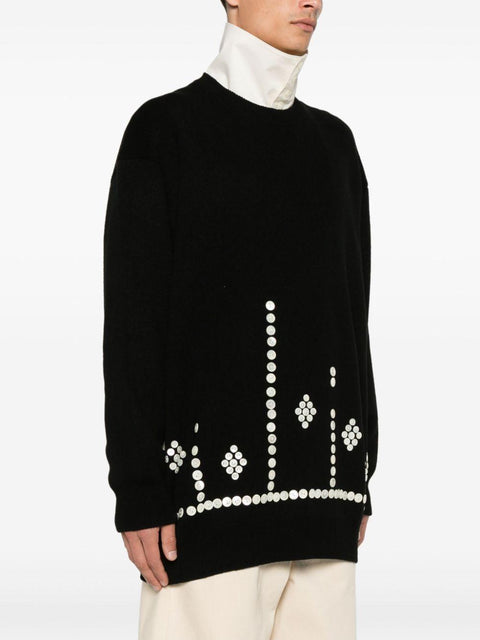Maglione con bottoni decorativi