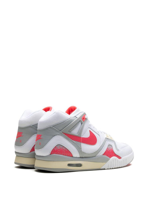 Sneaker Air Tech Challange II QS