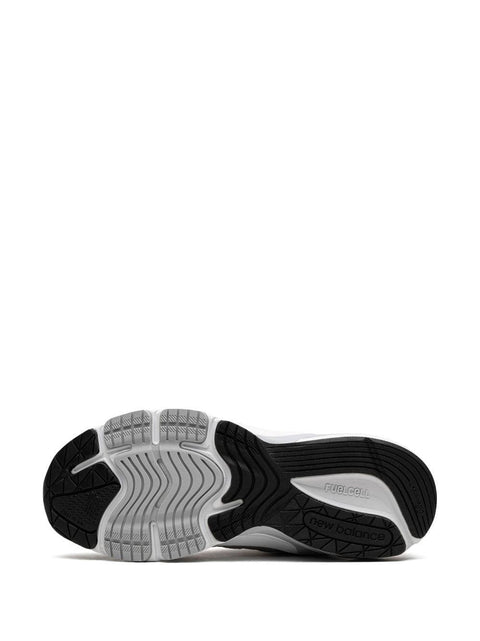Sneaker 990v6