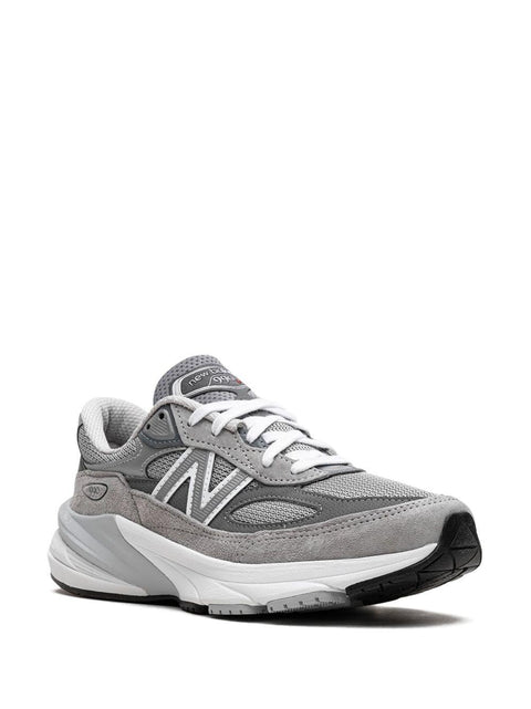 Sneaker 990v6