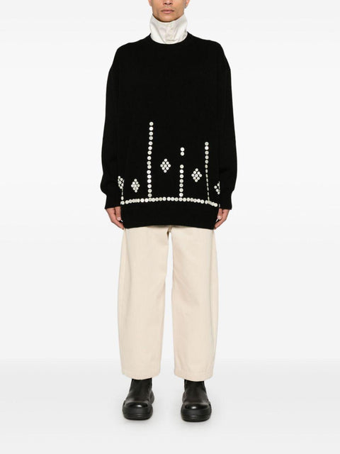 Maglione con bottoni decorativi